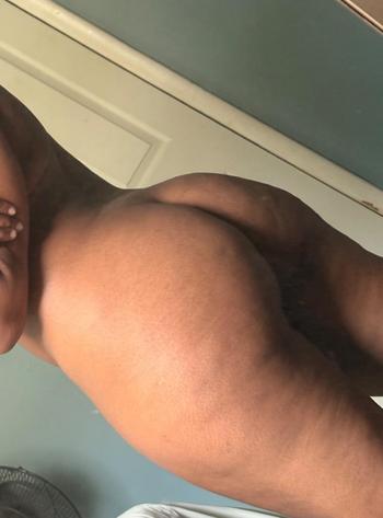 Red, 24  female escort, Saginaw